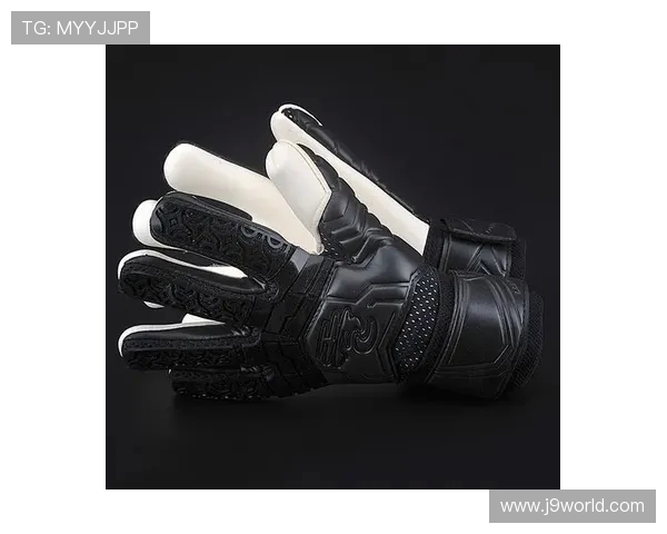 为足球队男友精心挑选暖心守门手套打造冬日甜蜜惊喜故事瞬间篇